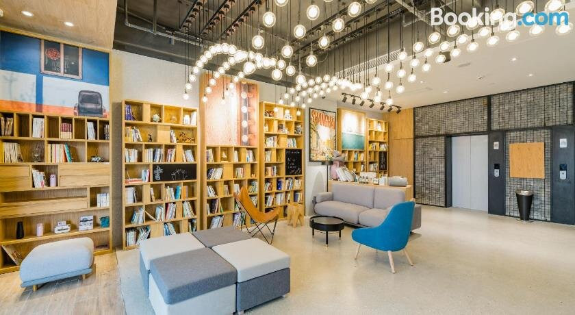 上海虹桥北新泾地铁站亚朵酒店主图