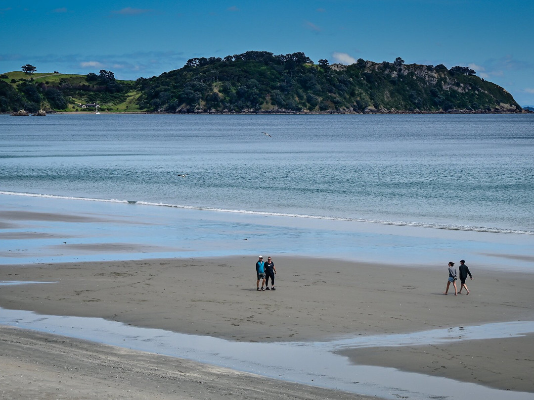 Oneroa Beach景点图片