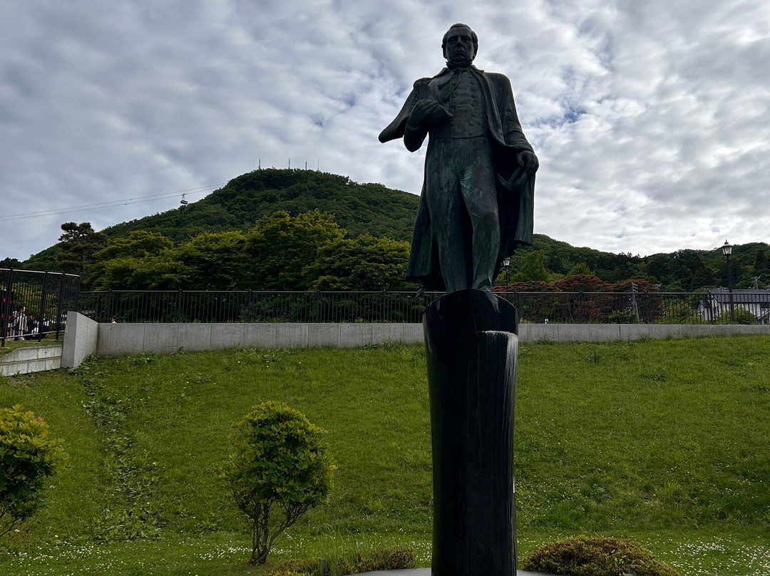 Memorial Statue of the Visit of Commodore Matthew C. Perry-函馆市必去景点