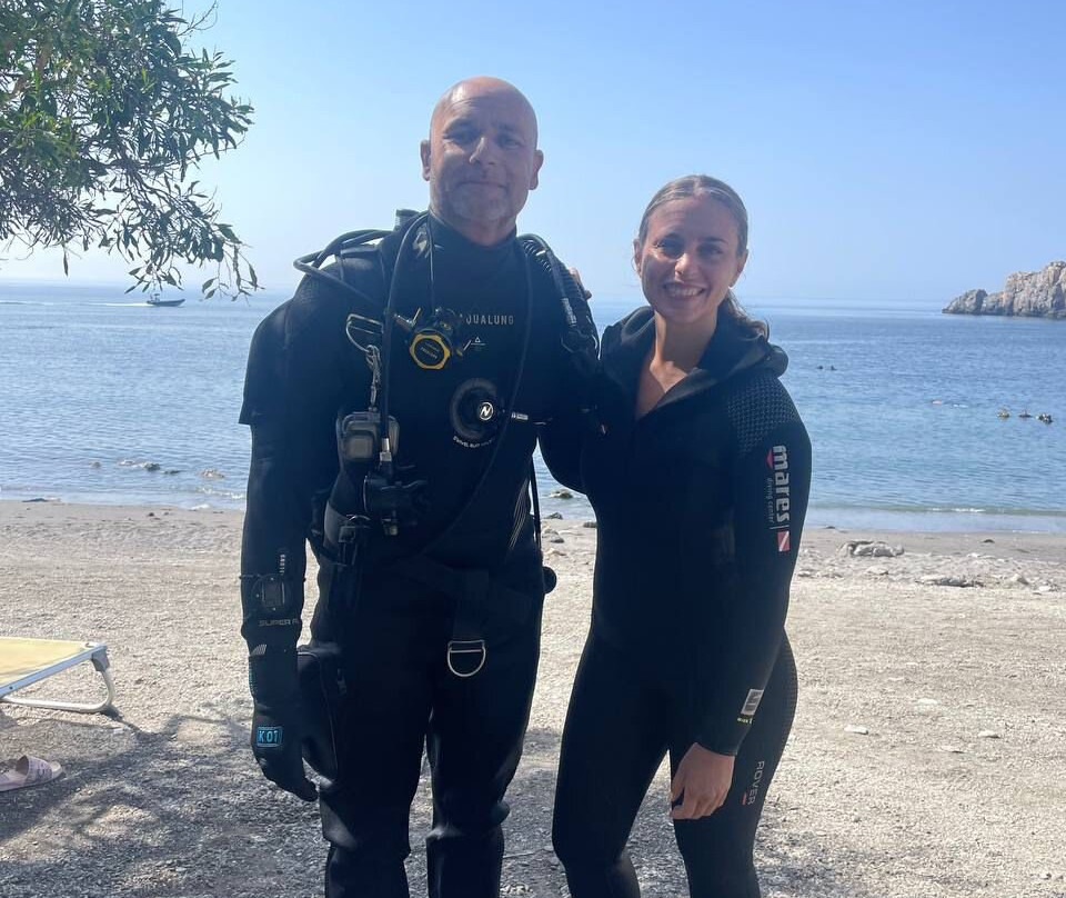 Buceo Aqualia La Herradura-拉埃拉杜拉必去景点
