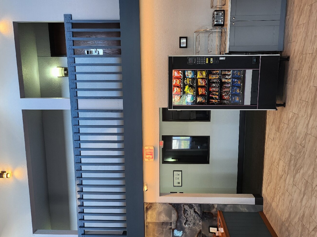 The Oasis Hotel & Bar主图