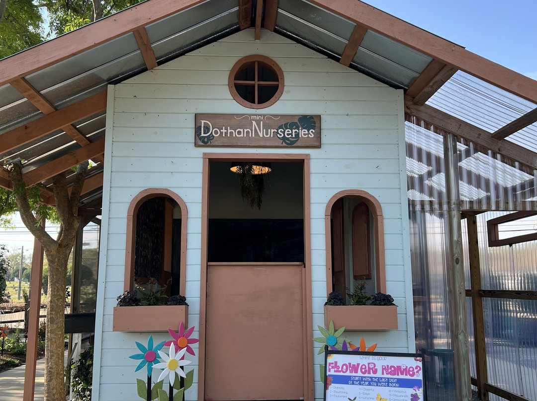Dothan Nurseries Greenhouse, Gardens, and Gifts-多森必去景点