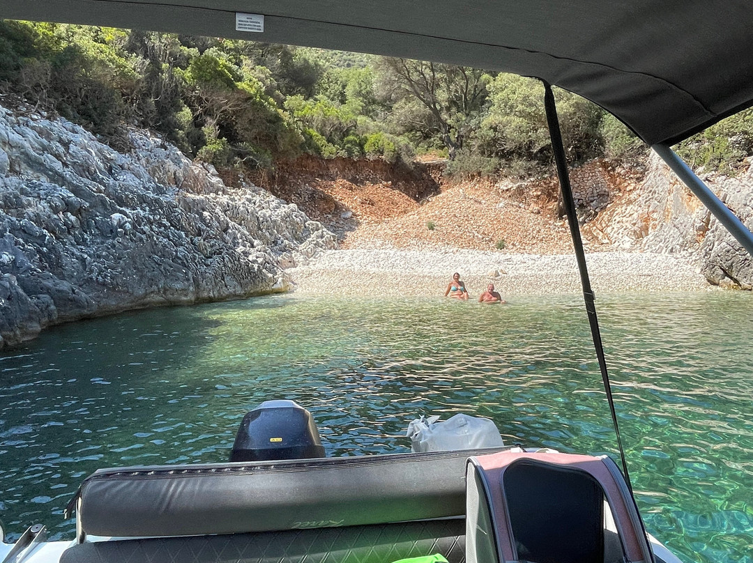 Pirates rent a boat-萨米必去景点