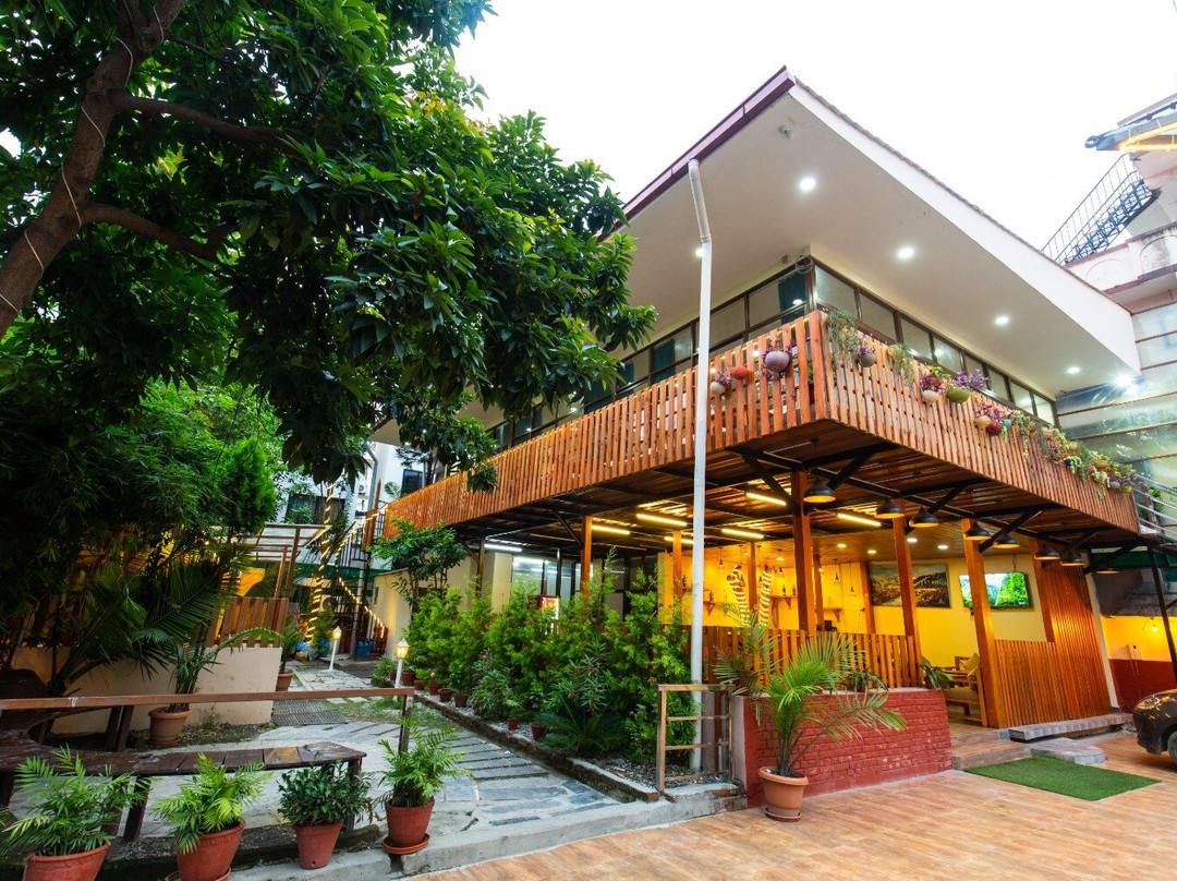 Hotel Harmony & Little Bites Bistro