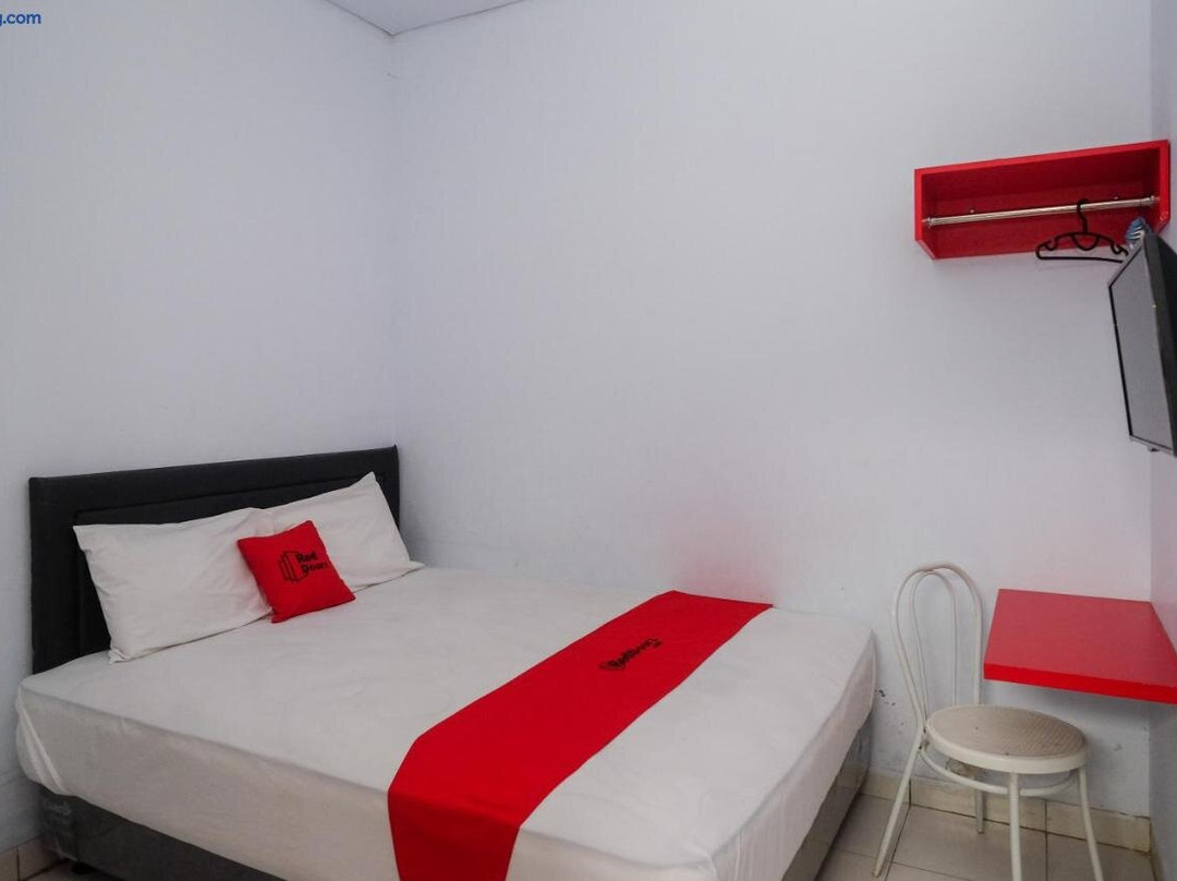 RedDoorz at Lapangan Bandara Sam Ratulangi Manado