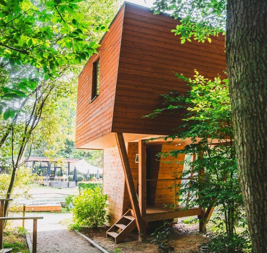 Utopia Village - Art & Nature Lodges