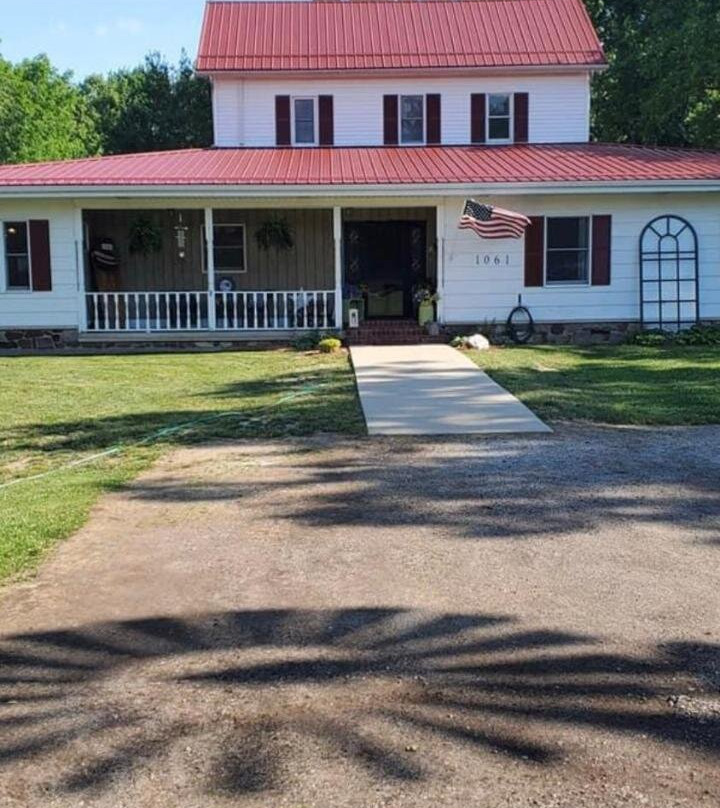 The FarmHouse Inn Bed and Breakfast