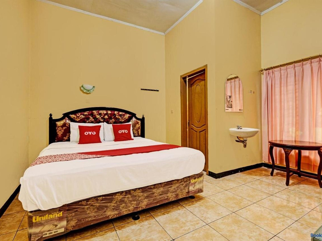 Oyo 92406 Hotel Renata 1