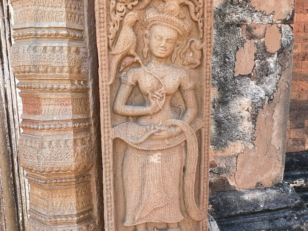 Prasat Si Khoraphum景点图片