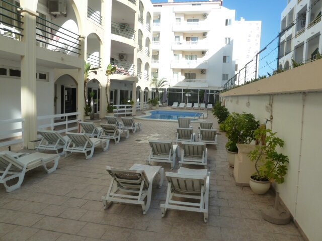 Calema Aparthotel-泳池