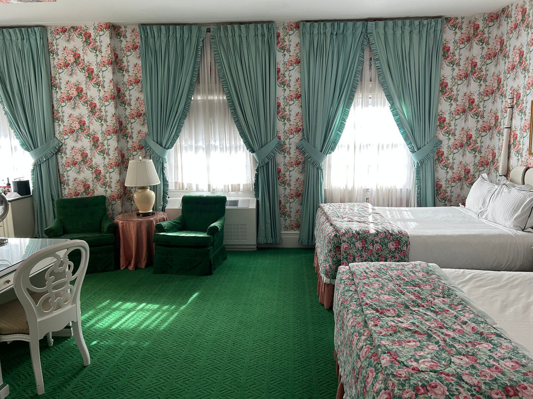 The Greenbrier主图