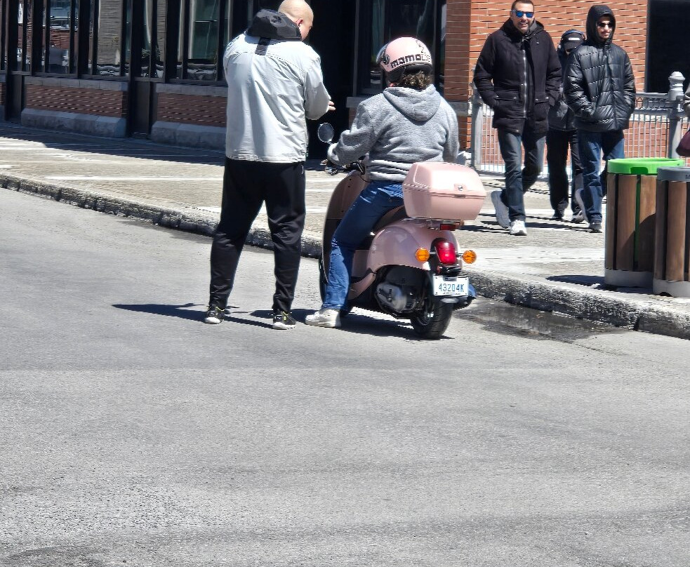 Montreal Scooter Rentals and Tours景点图片