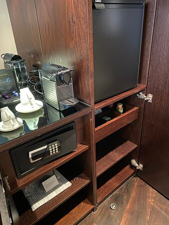 多尔德大酒店主图