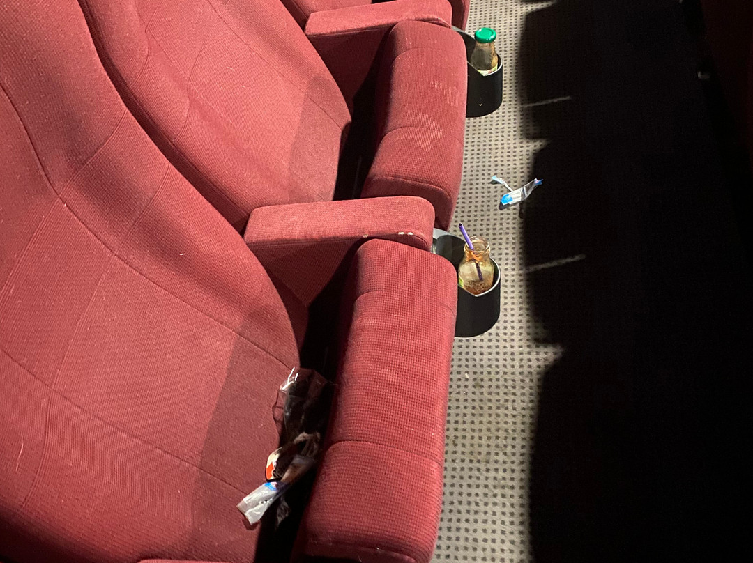 Cinéma Grand Ecran Sainte-Eulalie-Sainte-Eulalie必去景点