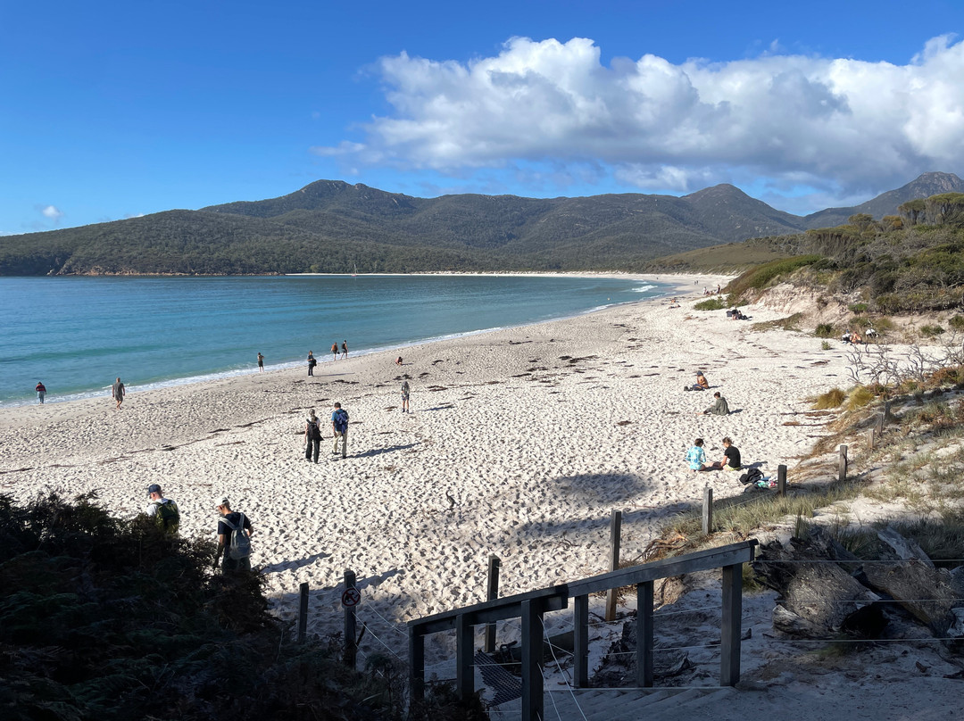 Wineglass Bay and Hazards Beach Circuit景点图片
