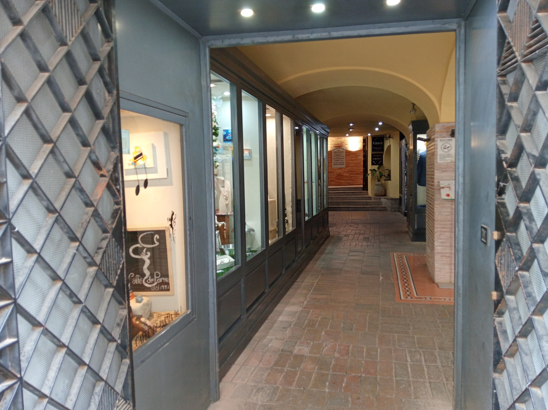 Corso de Parma-瓦斯托必去景点