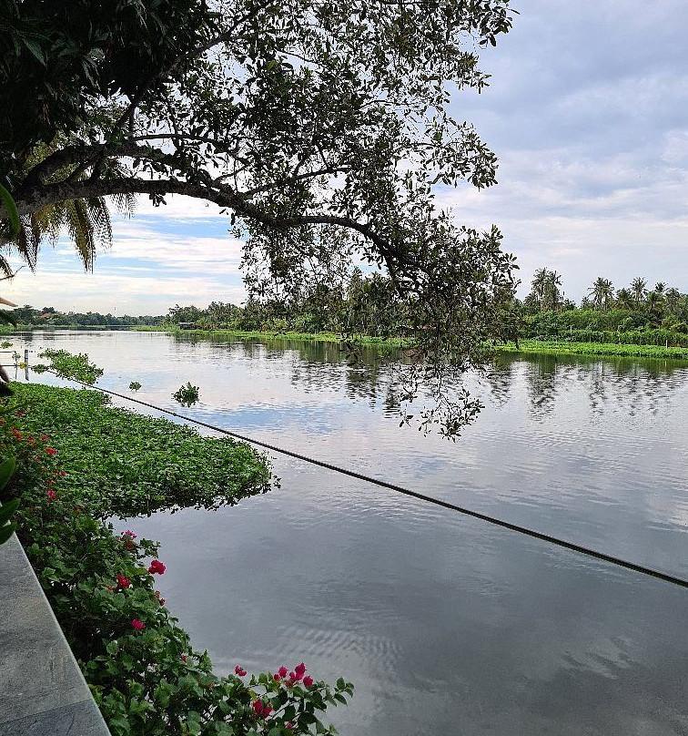 RK Riverside Resort & Spa主图