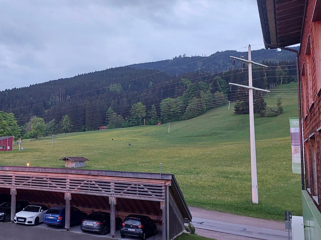 新天鹅堡探险家酒店主图