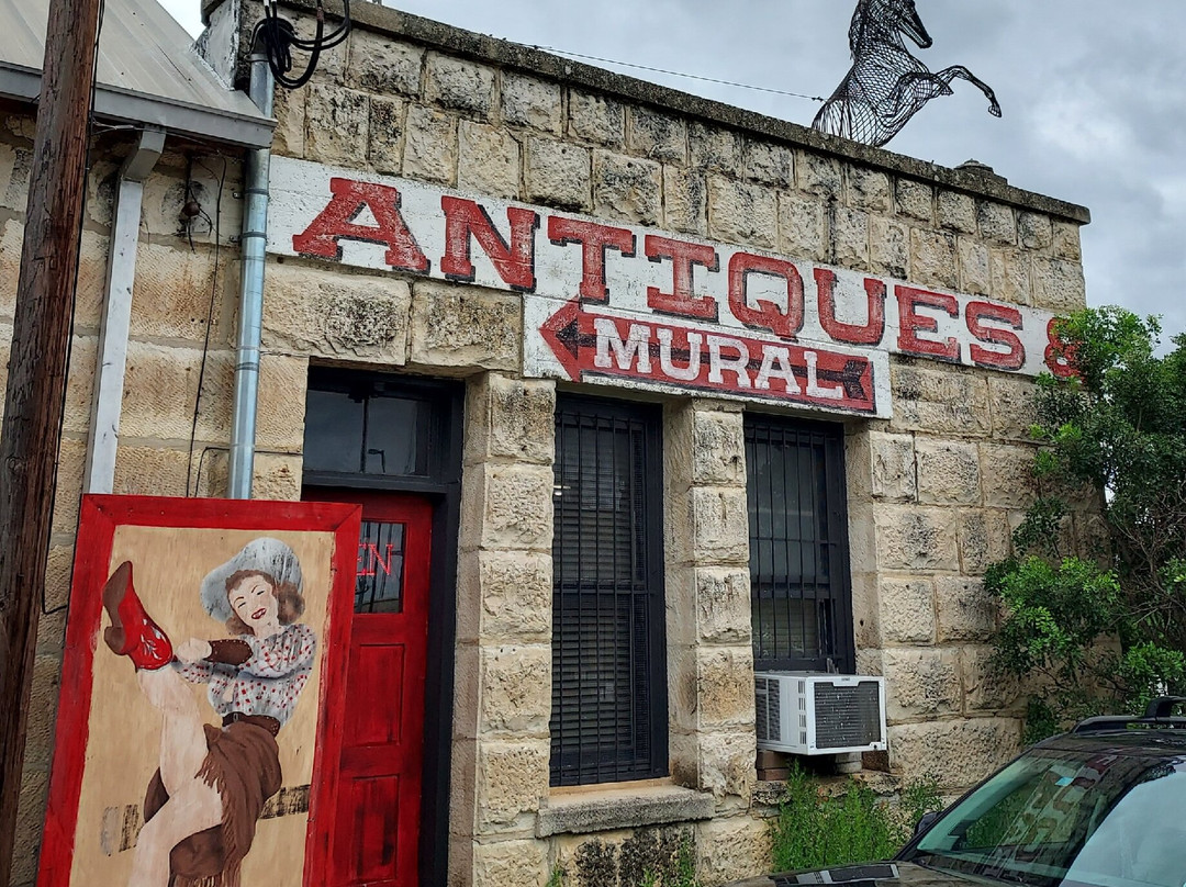 Western Trail Antiques ad Marketplace-Bandera必去景点