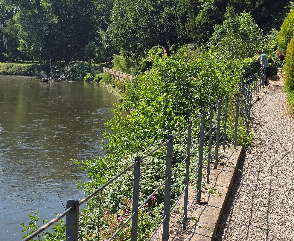 The Weir Garden景点图片
