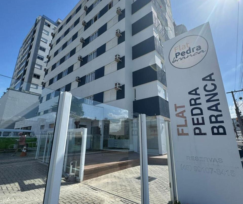 Santo Amaro da Imperatriz酒店住宿-Flat Pedra Branca