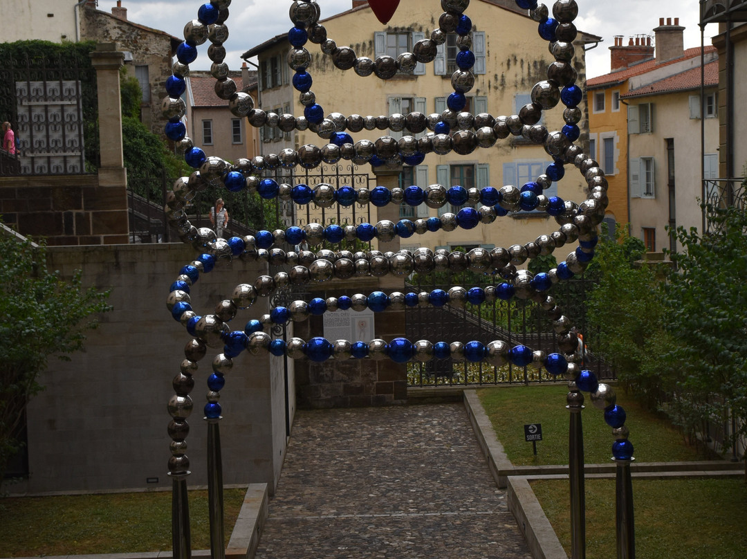 Hôtel Des Lumières-勒皮必去景点