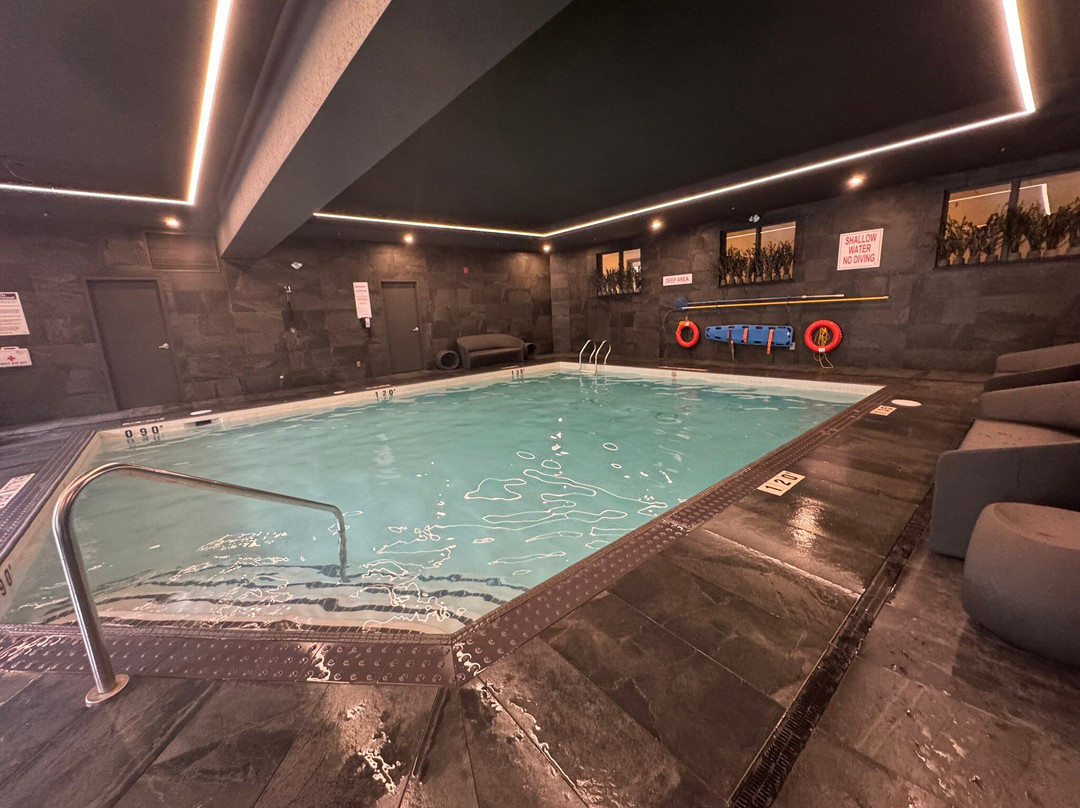 Best Western Plus Burlington Inn & Suites主图