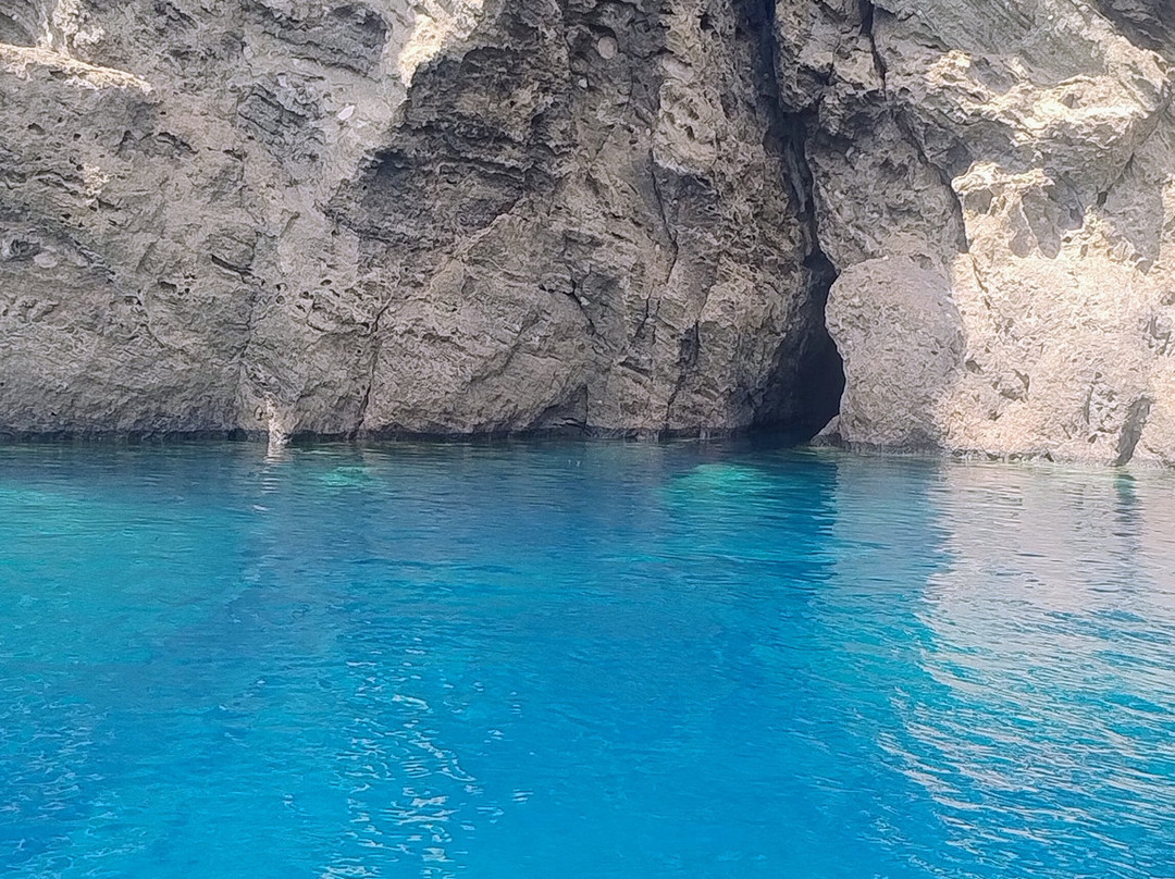 Linosa in Barca-Linosa必去景点