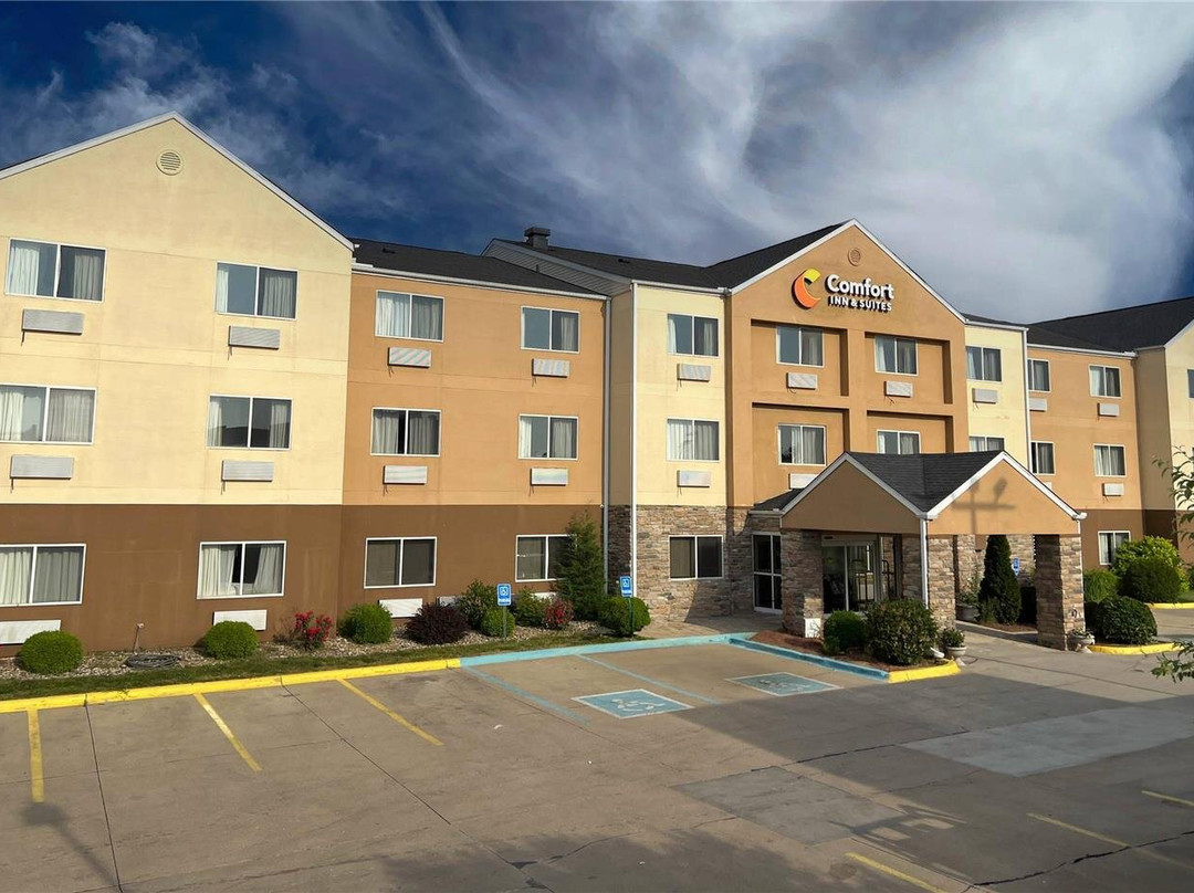 Comfort Inn & Suites Coralville - Iowa City Near Iowa River Landing