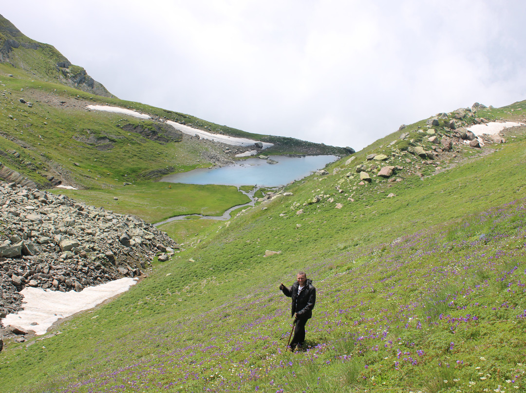Udziro Bottomless Lake-Shovi必去景点