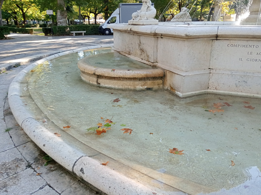 Fontana Anna Maria e Giulio Torlonia-Avezzano必去景点
