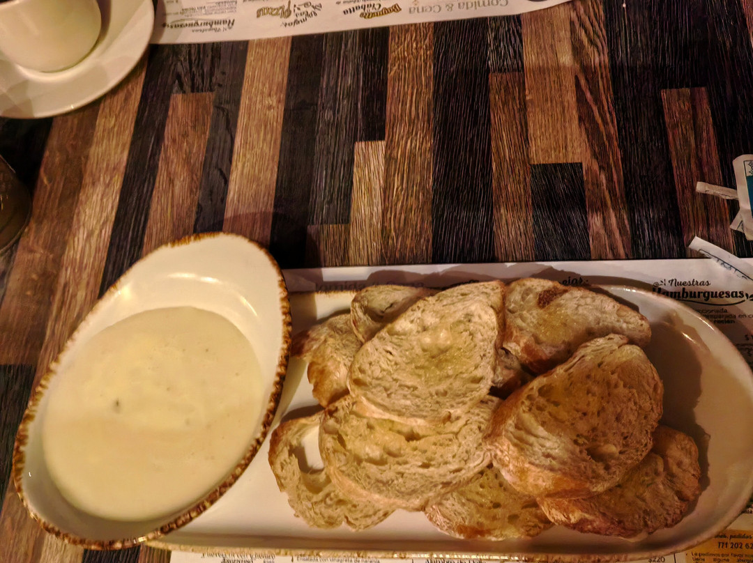 El Tapanco. "entre El Pan Y La Pizza"