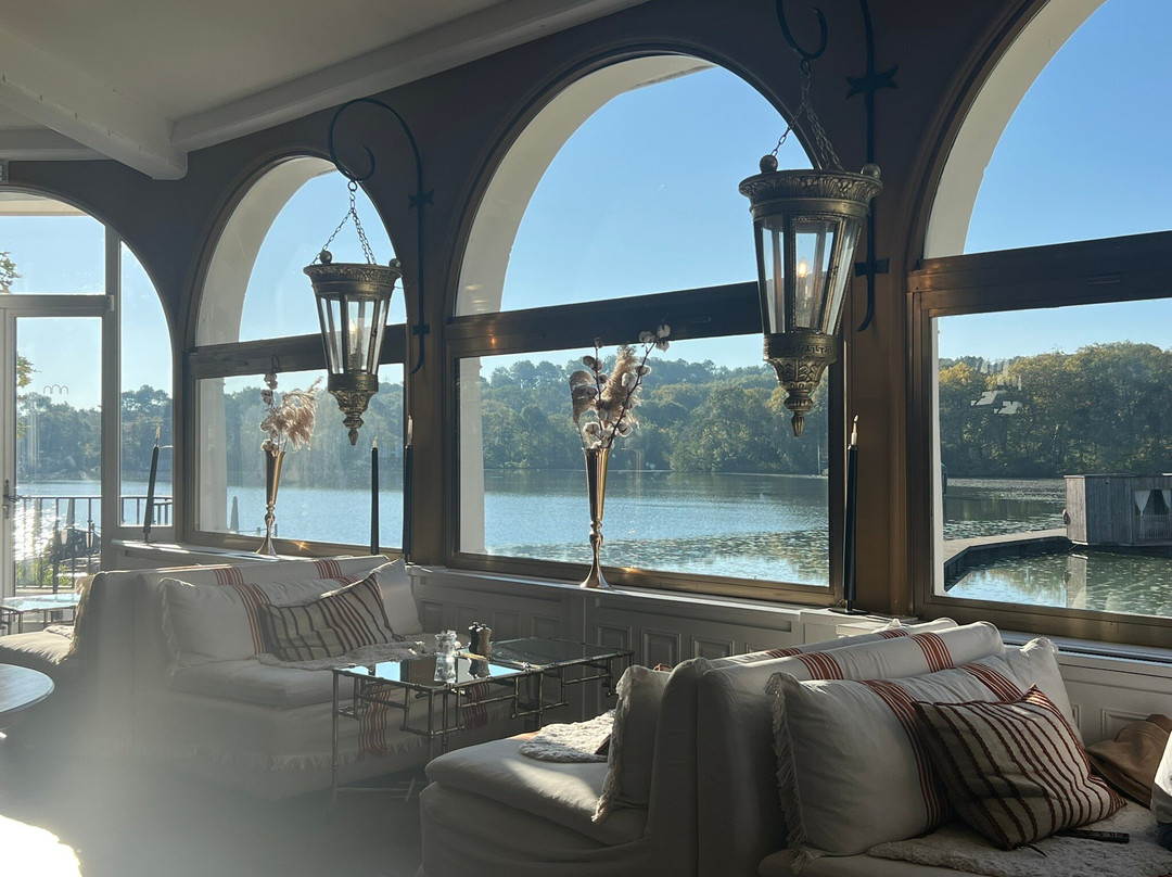 Brindos, Lac & Château主图