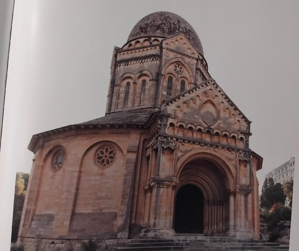Ta’ Braxia Cemetery-Pieta必去景点