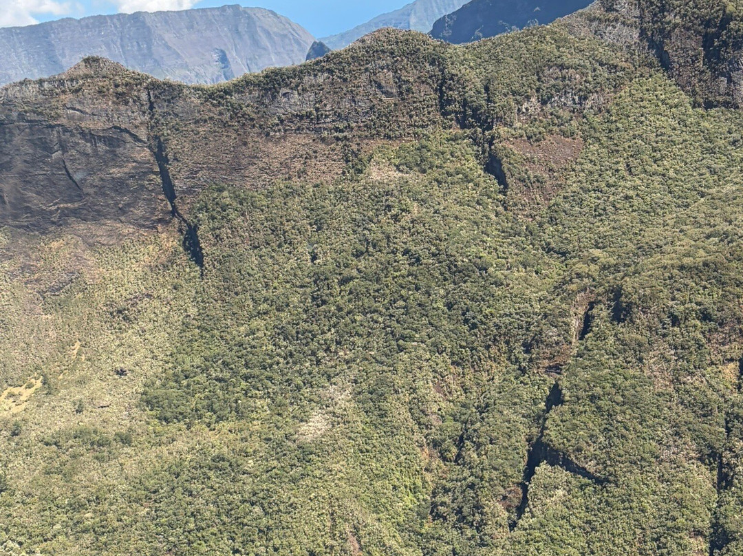 Corail Helicopteres-留尼旺圣皮耶必去景点