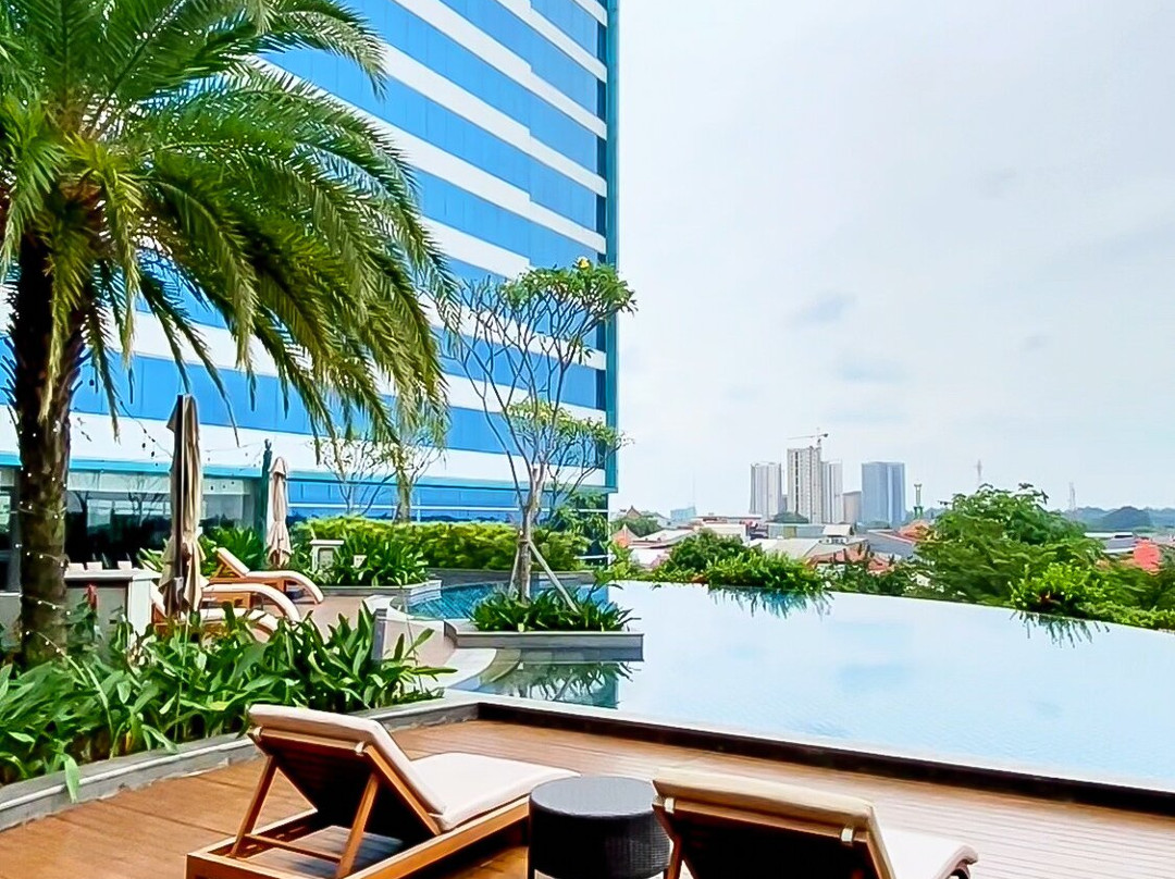 Avenzel Hotel and Convention Cibubur主图