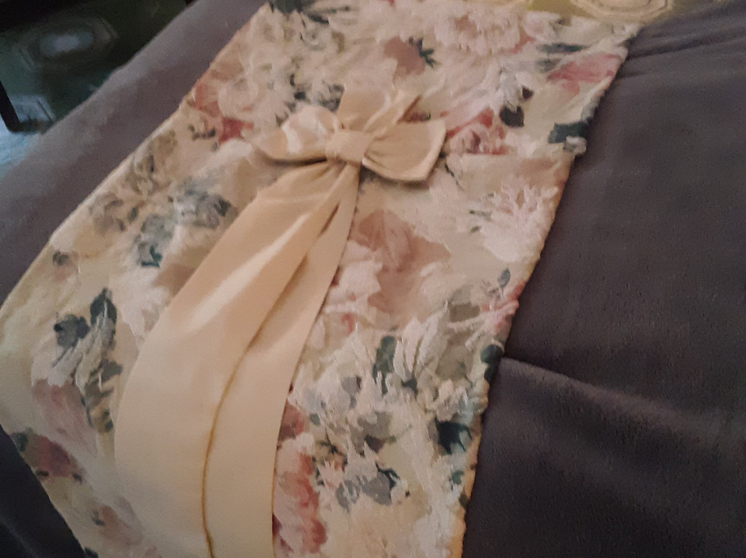 Stone Mountain Massage-温泉村必去景点