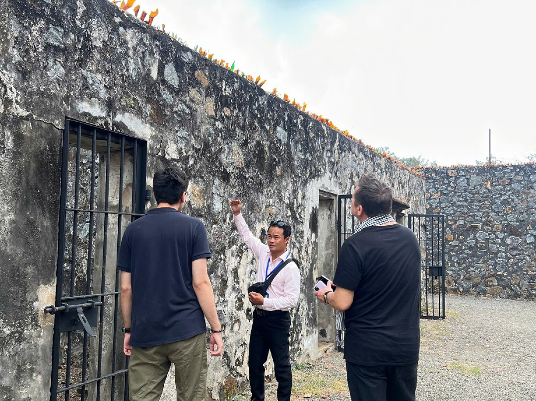 Hang Duong Cemetary-昆山岛必去景点