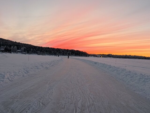 Inari Lake Skating-伊瓦洛必去景点