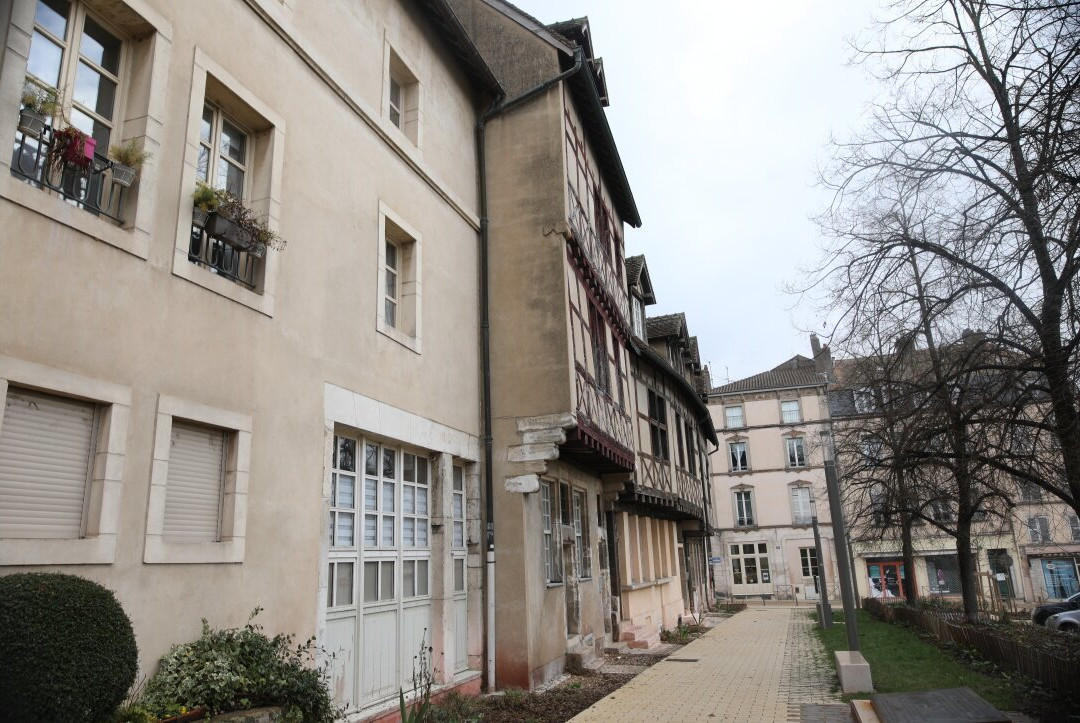 Place Louis Armand Calliat-索恩河畔沙隆必去景点