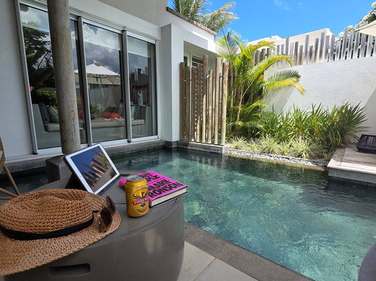 态度翡翠滩主图