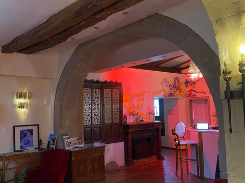 卡斯特尔万丽酒店主图