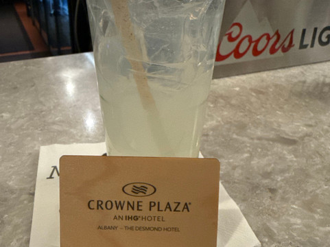 奥尔巴尼德斯蒙德皇冠假日酒店主图