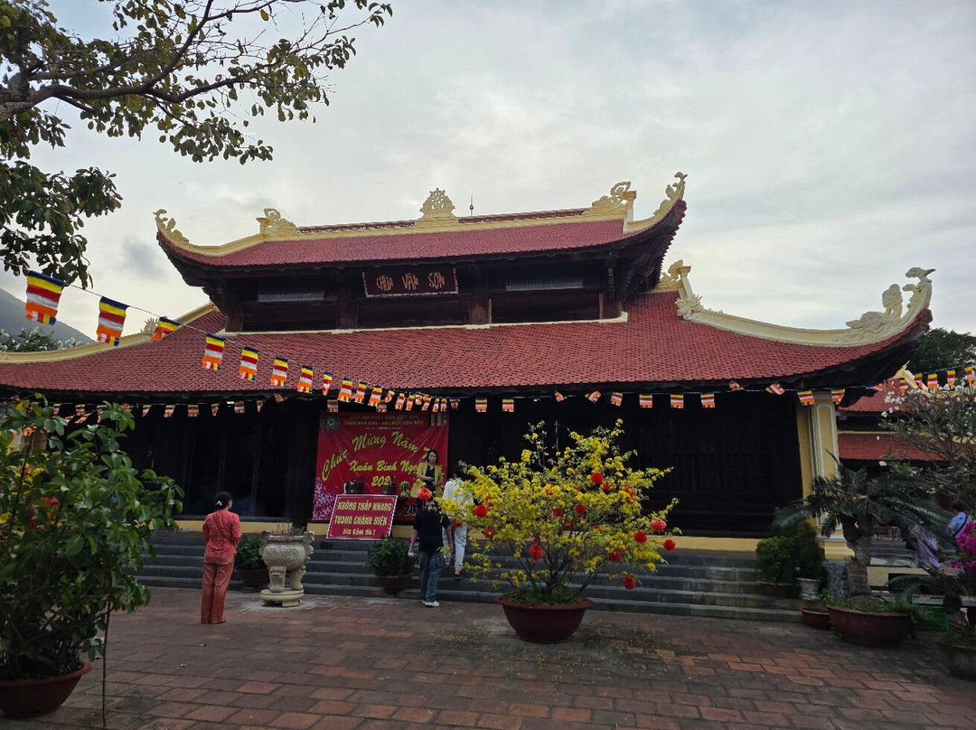 Van Son Pagoda-昆山岛必去景点