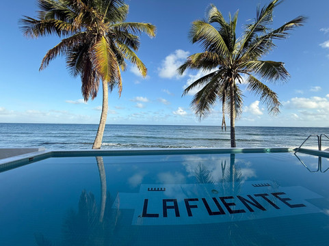 布拉沃海滩酒店主图