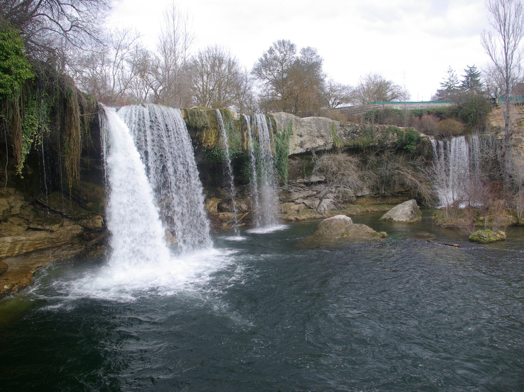 Cascada Del Peñón-Pedrosa de Tobalina必去景点