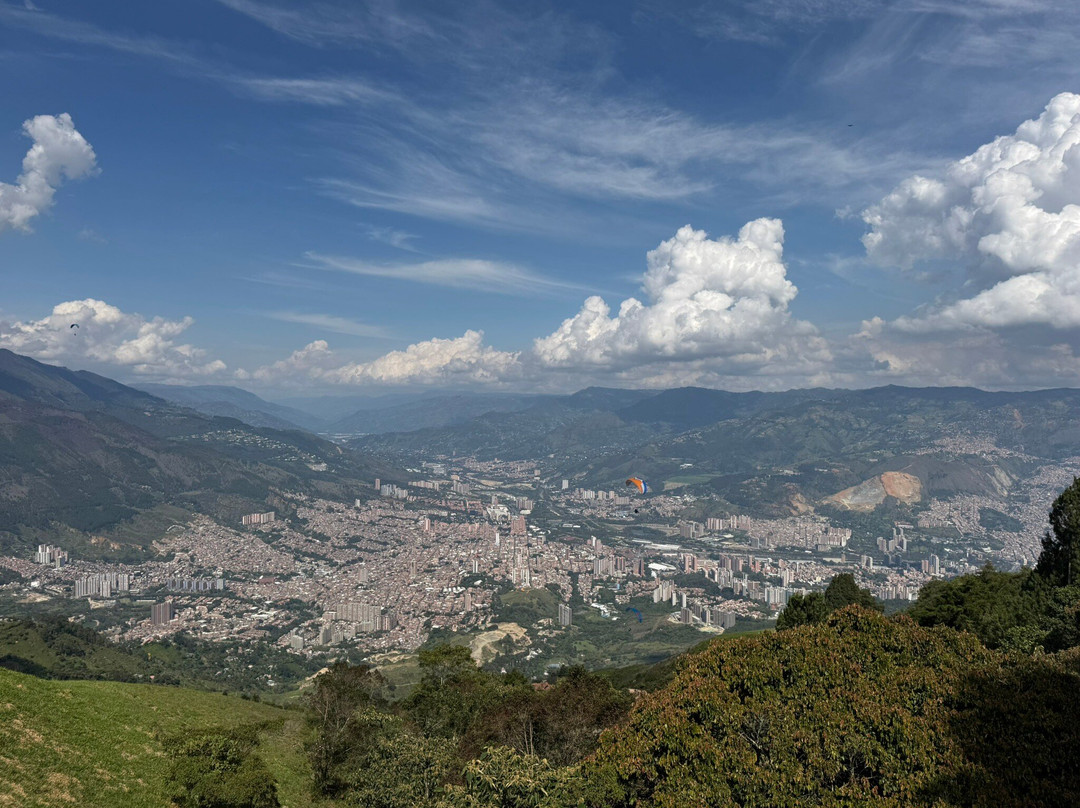Paragliding Medellin-麦德林必去景点