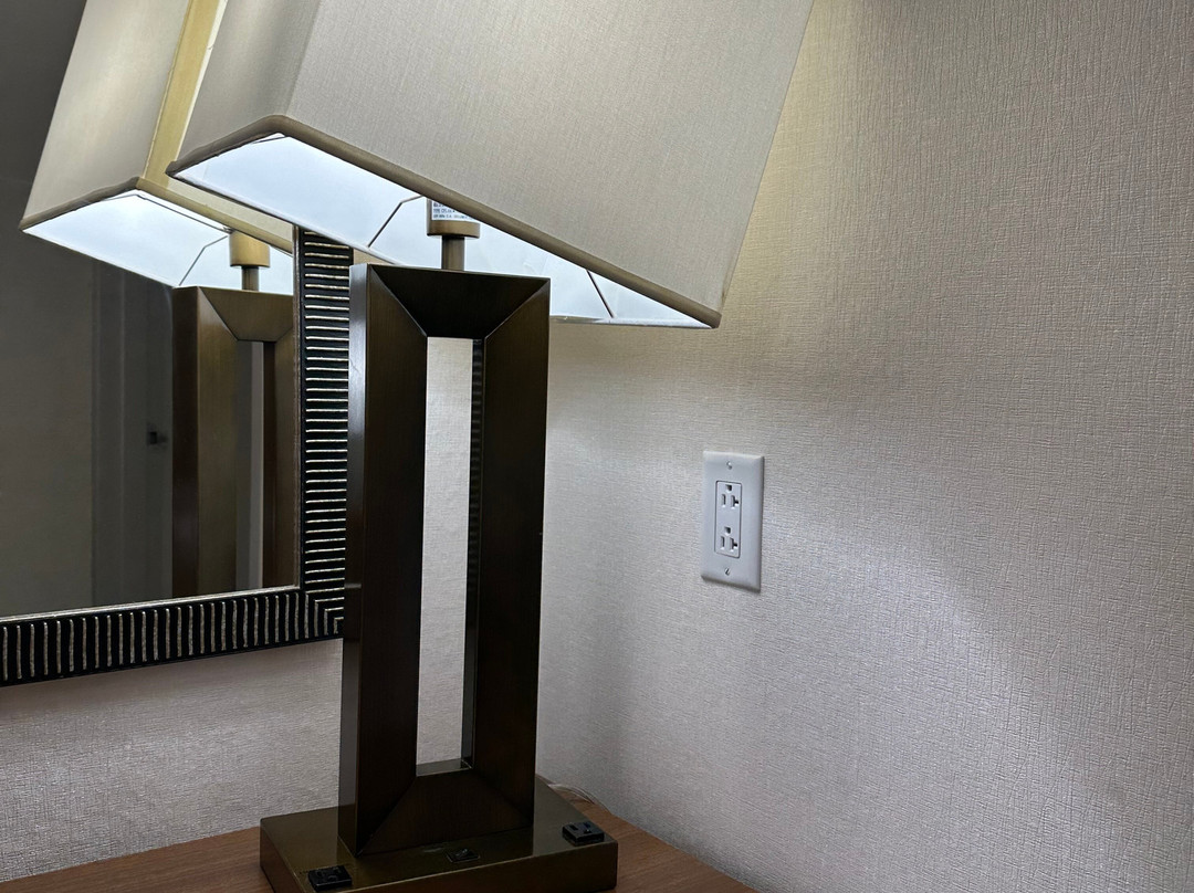 底特律利沃尼诺维希尔顿安泊酒店主图