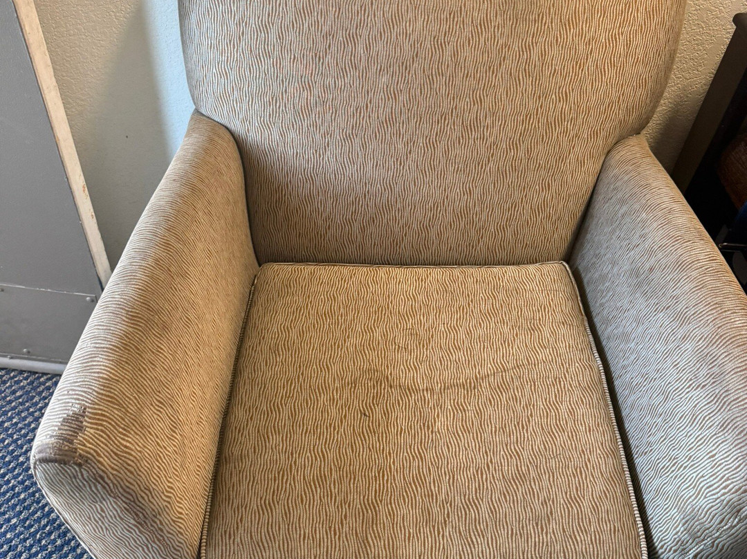 雷德布拉夫速8酒店主图