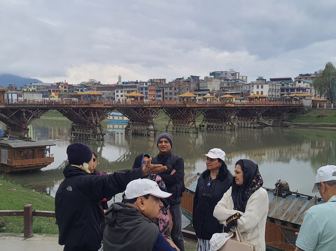 River Songs Tours and Travels-斯利那加必去景点